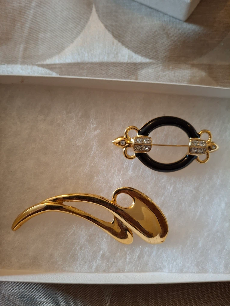 Brooches (priced per item) - photo 2