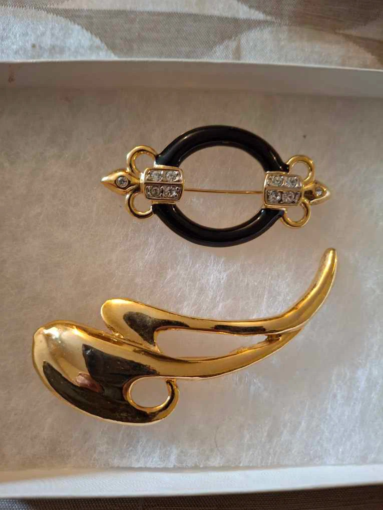 Brooches (priced per item) - photo 5