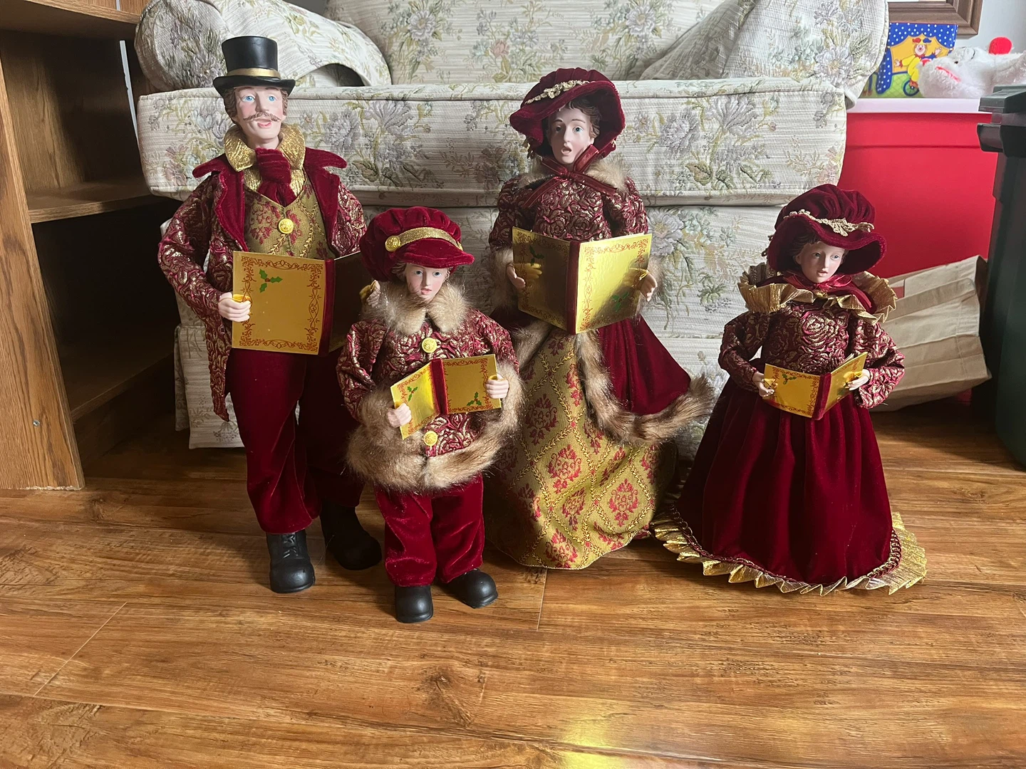 Set of 4 Christmas Caroler Figurines