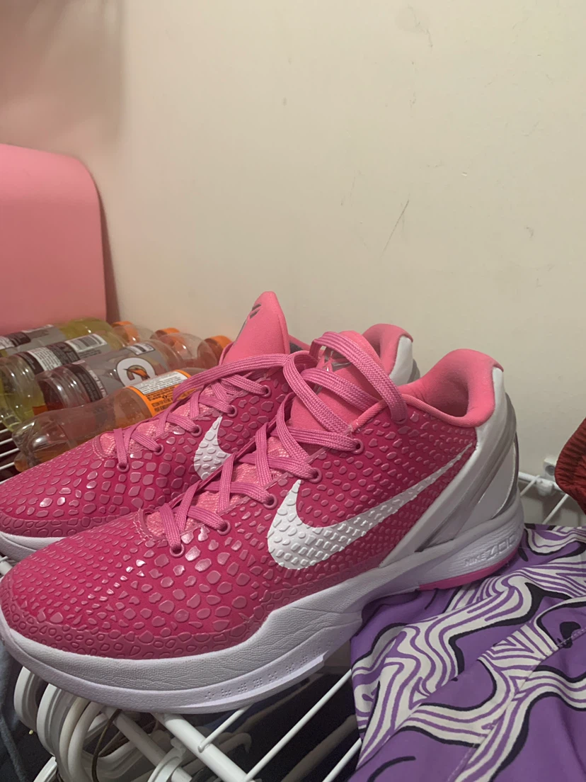 Nike Kobe think pink Basketball Shoes - photo 2