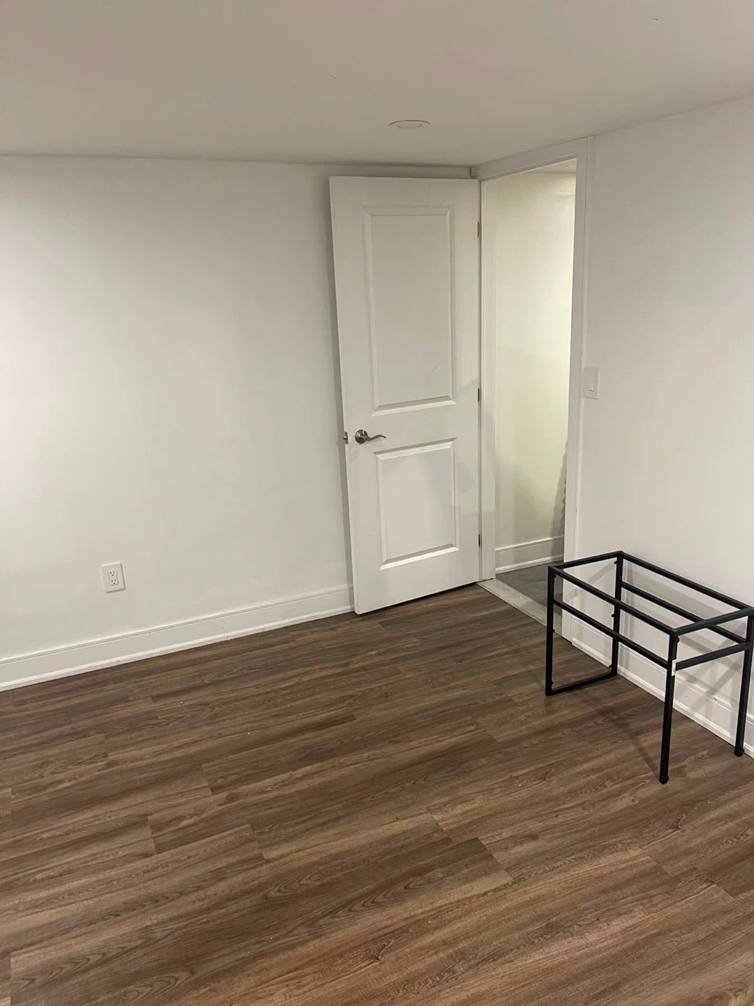 Huge private room in basement - photo 3