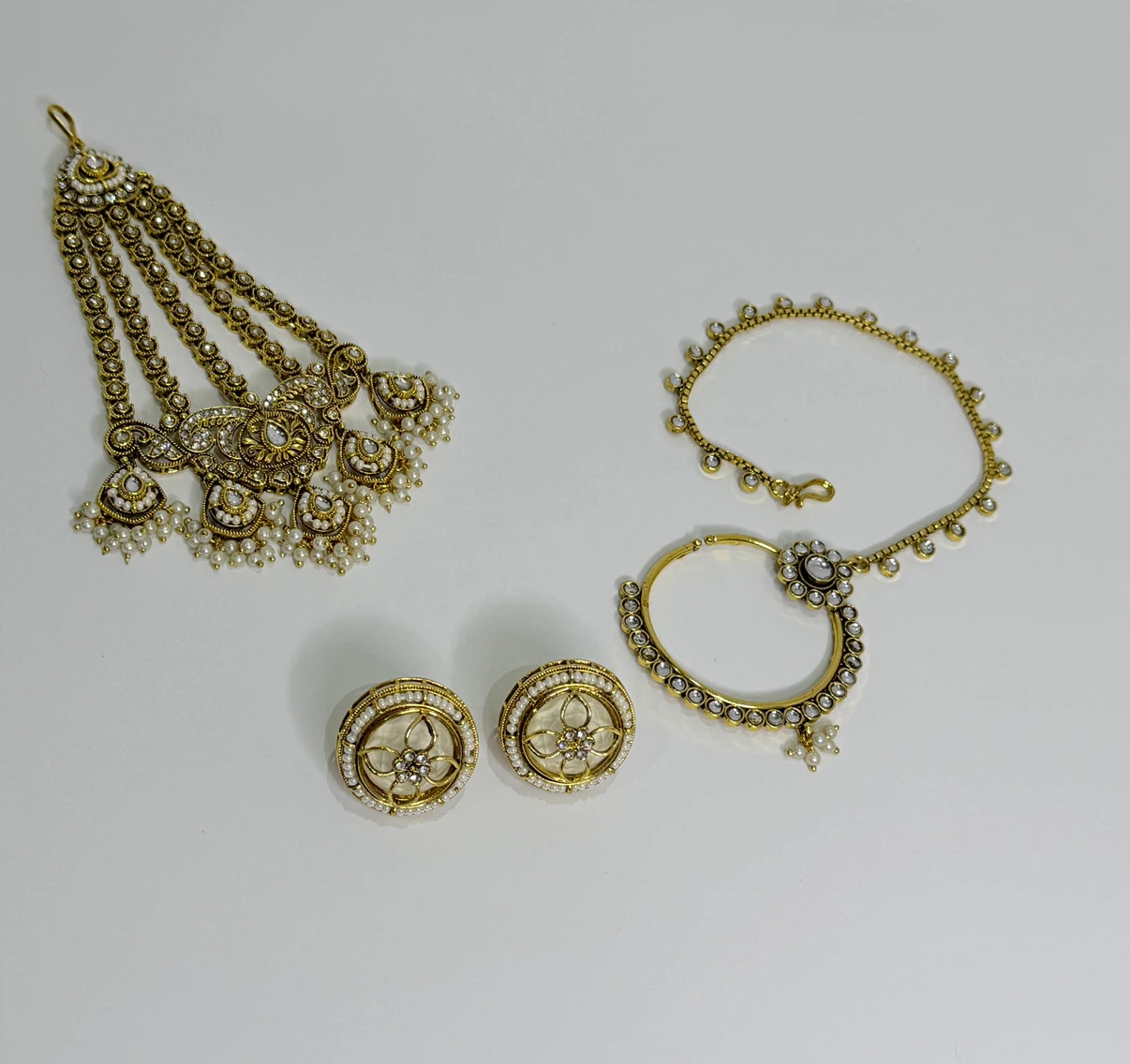 Gold and Pearl Bridal Jewellery Set with Earrings and Tikka - photo 3