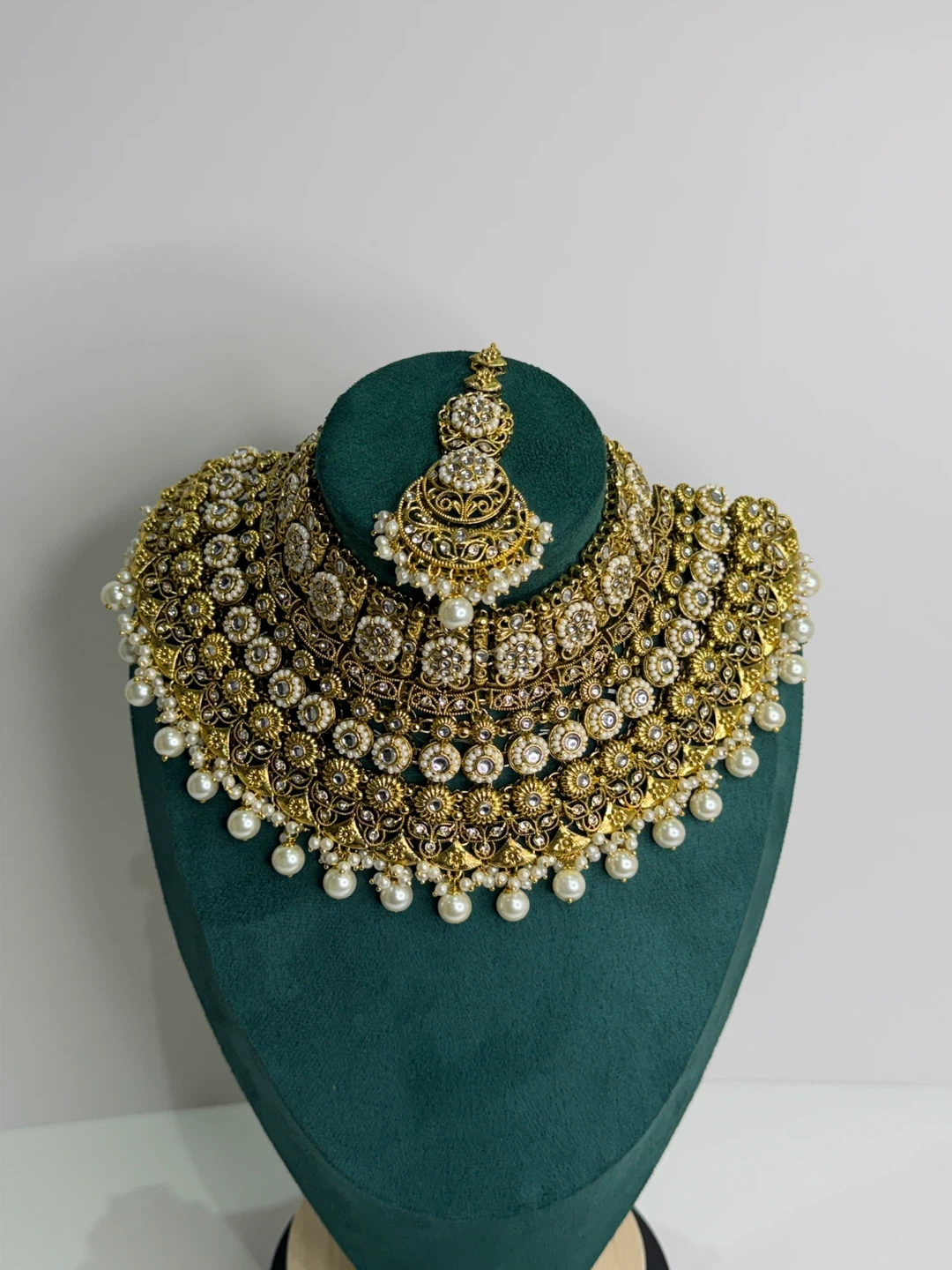 Gold-toned Indian bridal Jewellery Set with Pearls