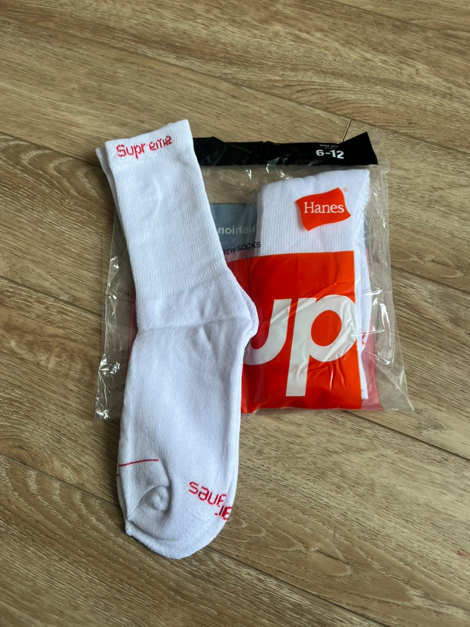Supreme Hanes Cushion Crew Socks White Size 6-12