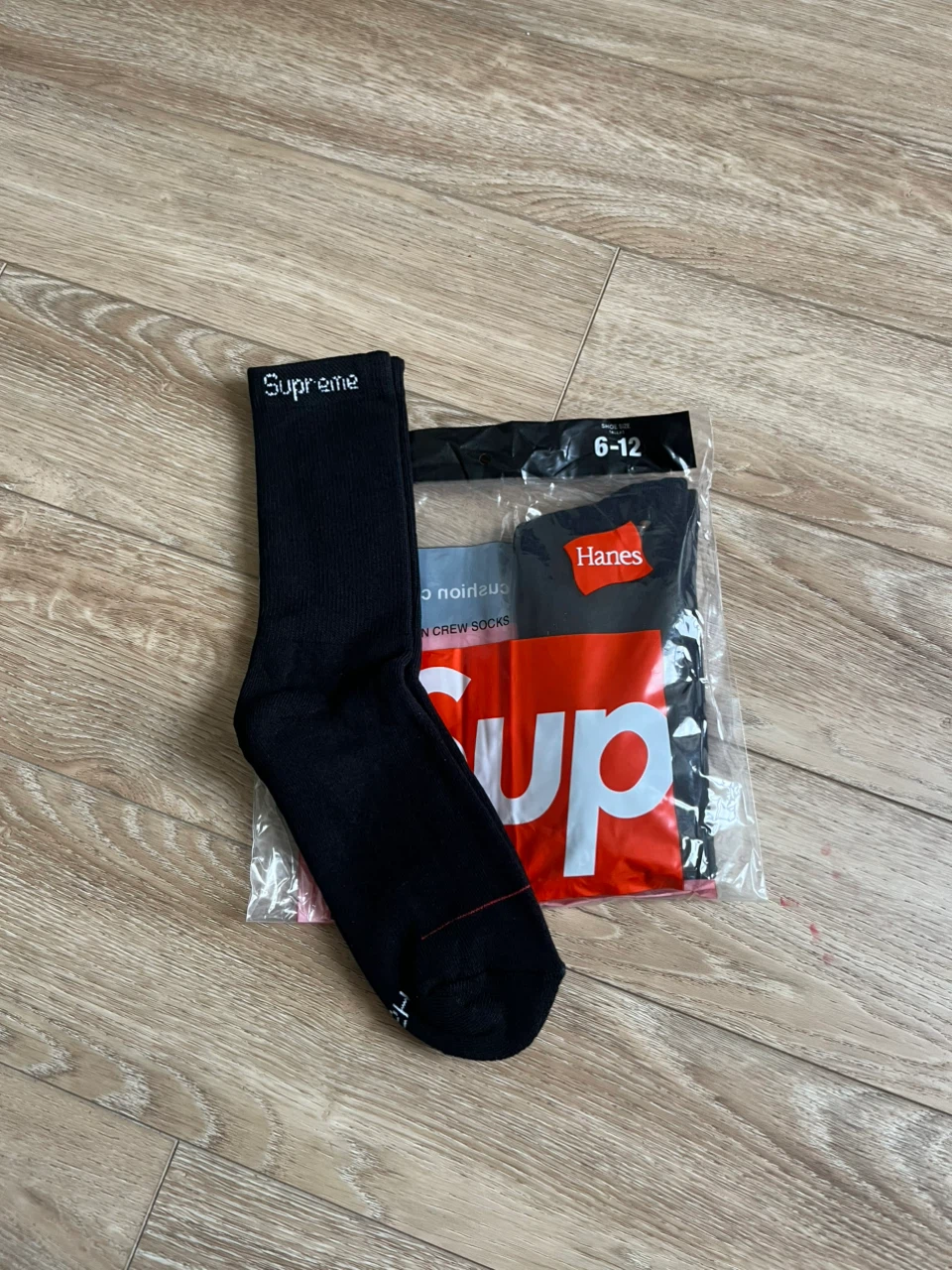 SURPREME Hanes 1 Pair Cushion Crew Socks Black Size 6-12