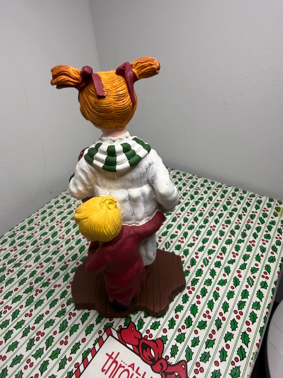 Figurine of Two Children - photo 2