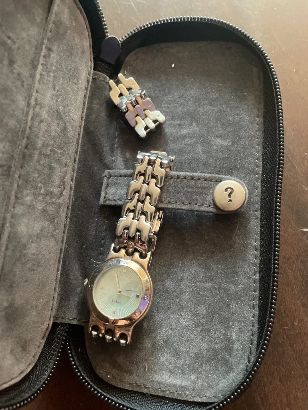Guess Watch with Travel Case - photo 2