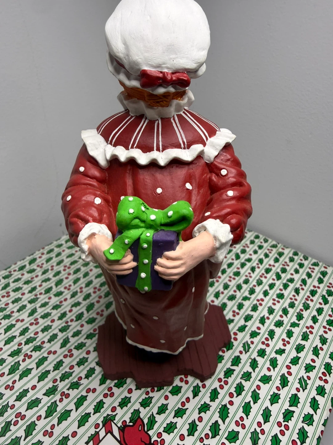 Christmas Figurine - Mrs. Claus Holding Gift - photo 2