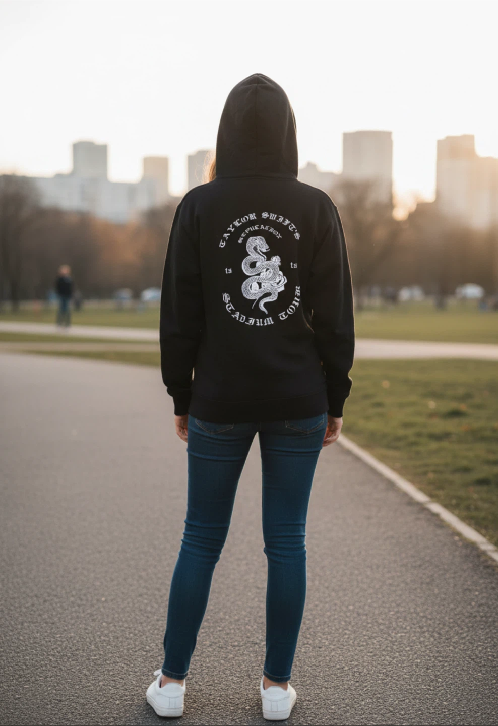 ⚽ Taylor Swift's Reputation Stadium Tour Hoodie - photo 2