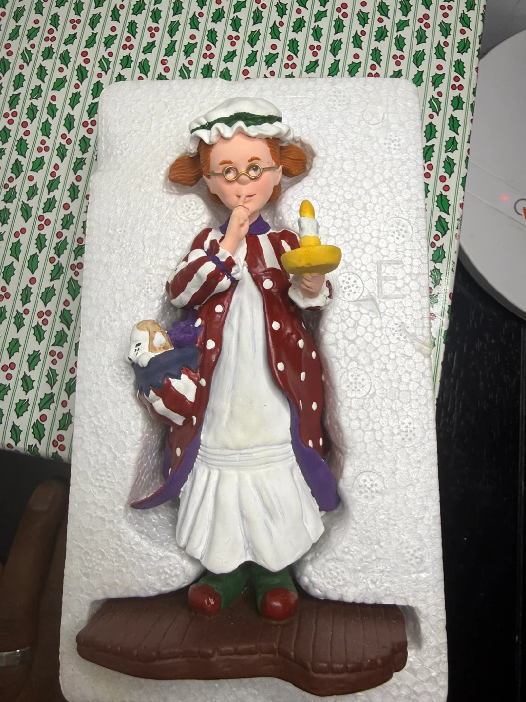 Christmas Caroler Figurine mary