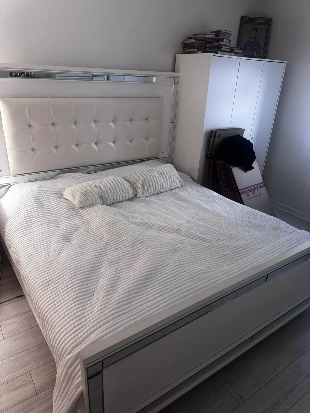 White king bedroom set all for 799$