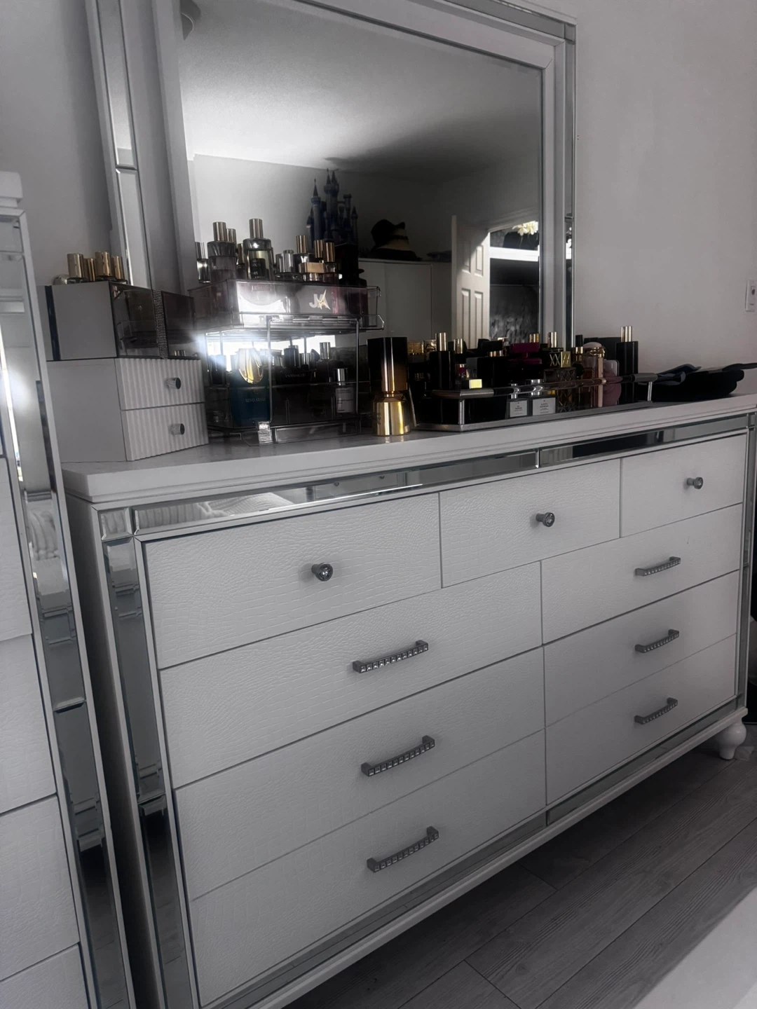 White king bedroom set all for 799$ - photo 2