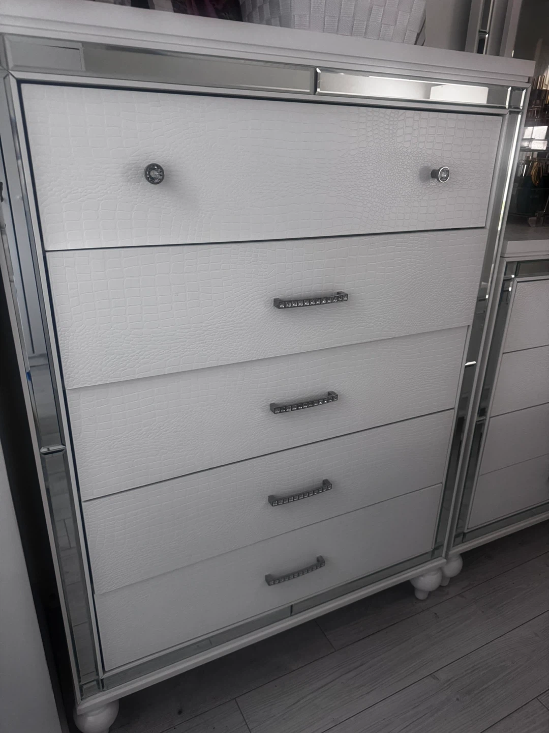 White king bedroom set all for 799$ - photo 3