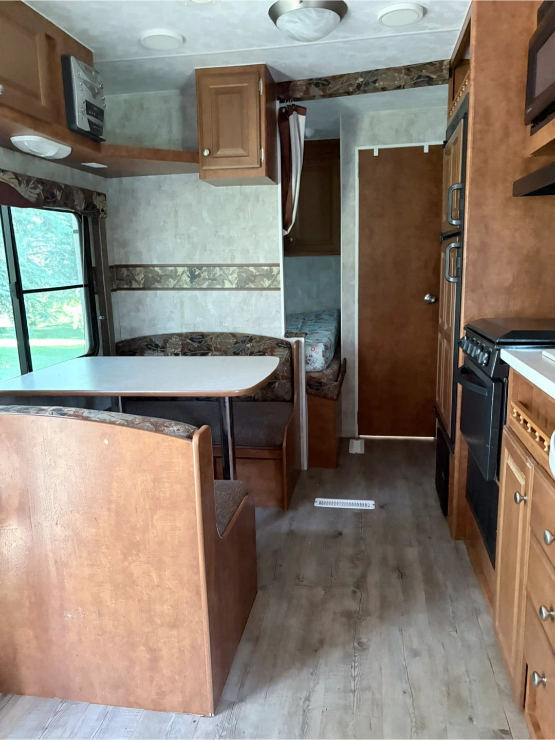 2010 Coach Trailer - photo 5