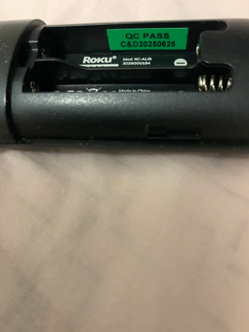 Panasonic 32-inch TV with Roku Remote - photo 2