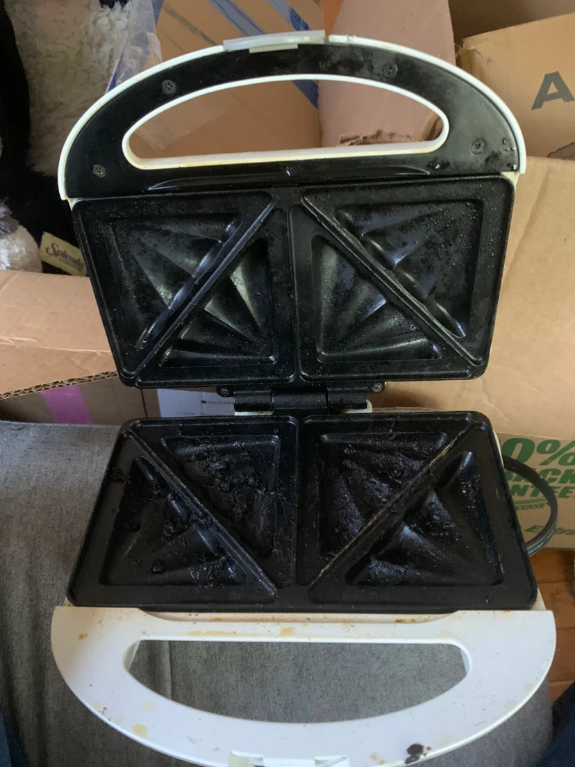 White Sandwich Maker 672-975-5756 - photo 2