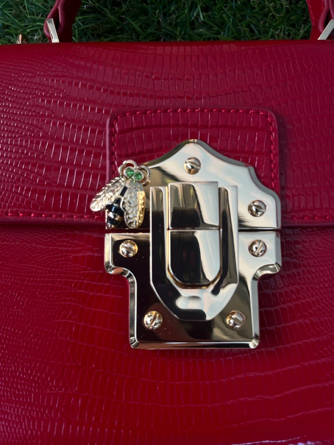 LA FESTIN Red Textured Handbag with Bee Clasp - photo 2