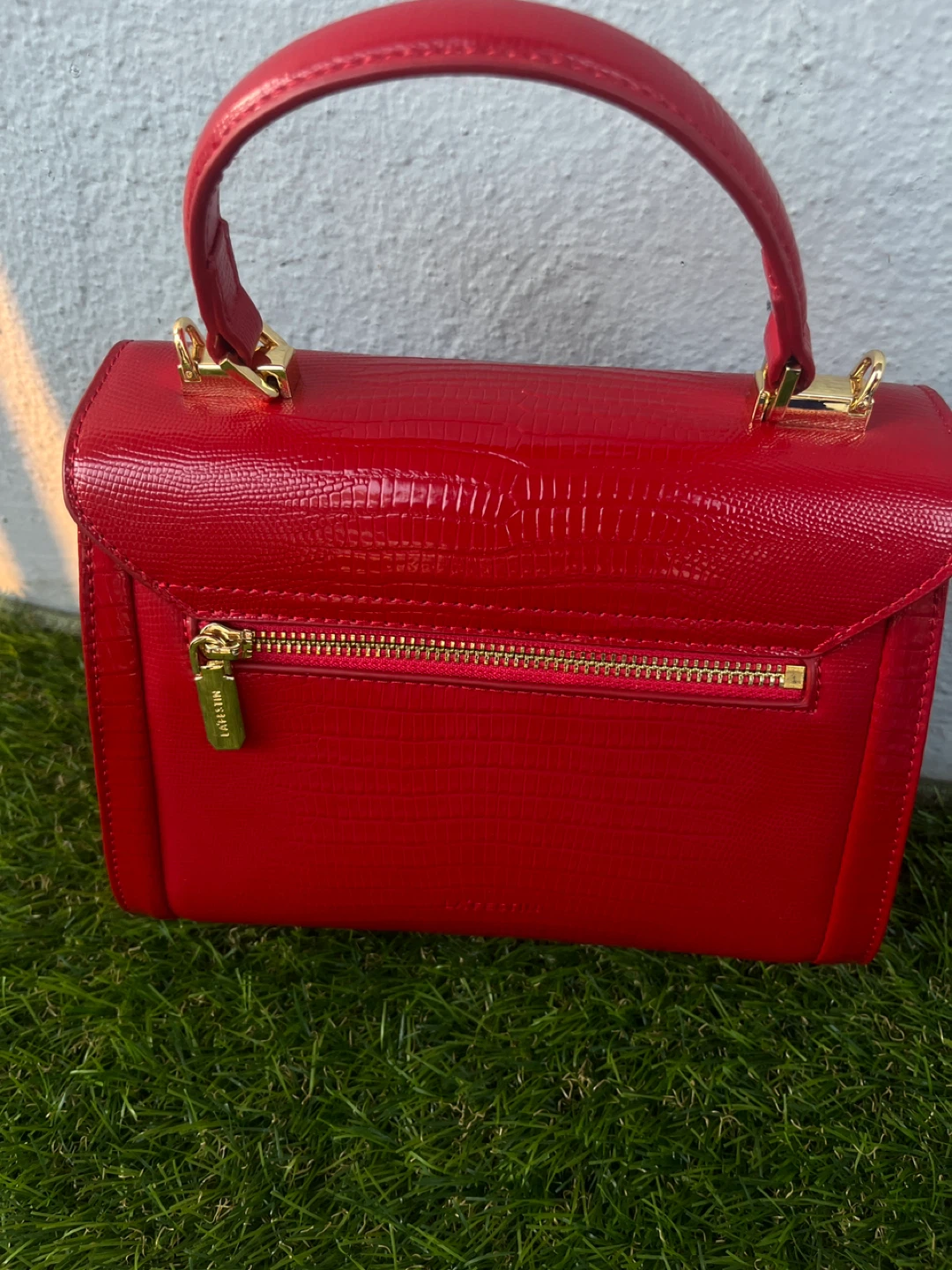 LA FESTIN Red Textured Handbag with Bee Clasp - photo 4