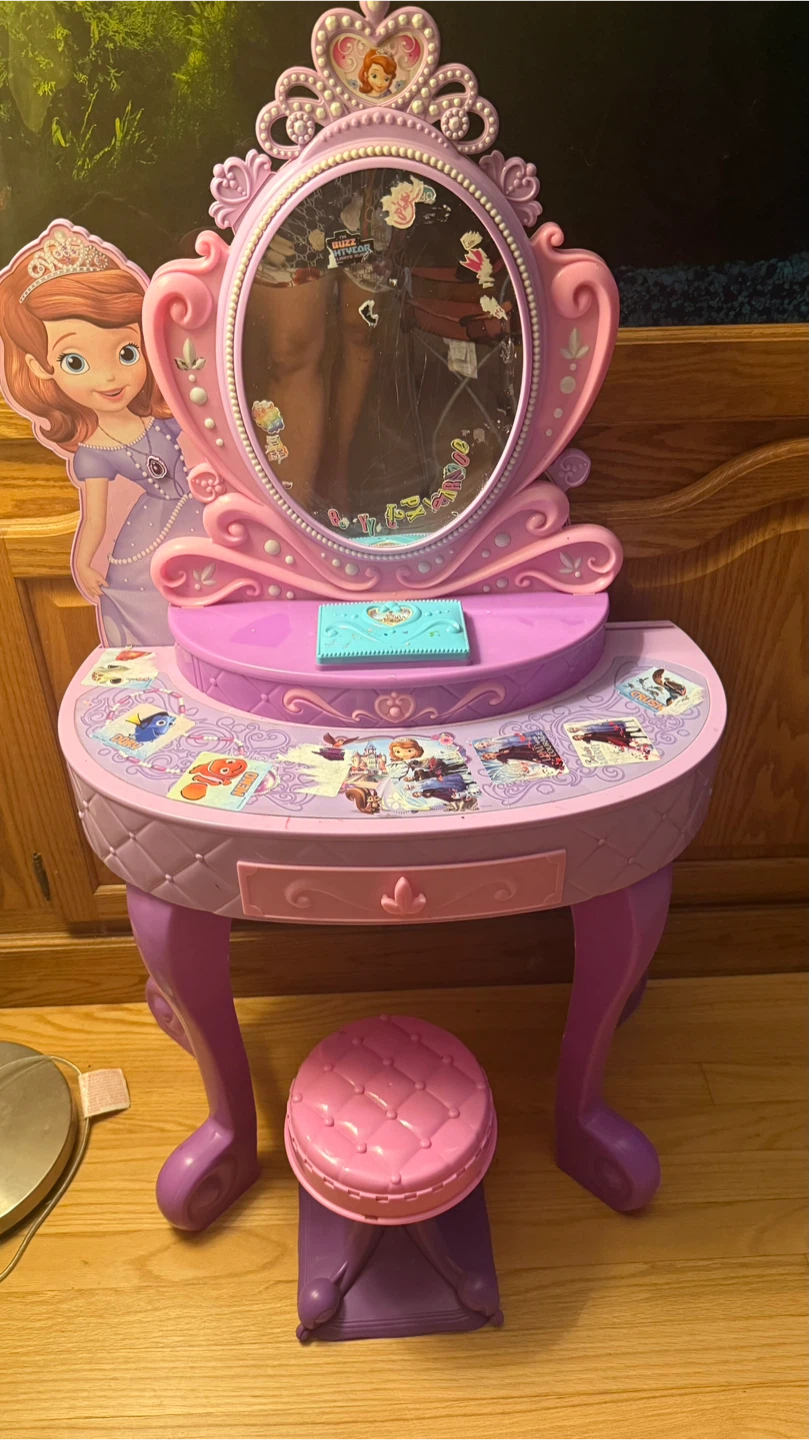 Disney Sofia the First Vanity Playset with Stool sound