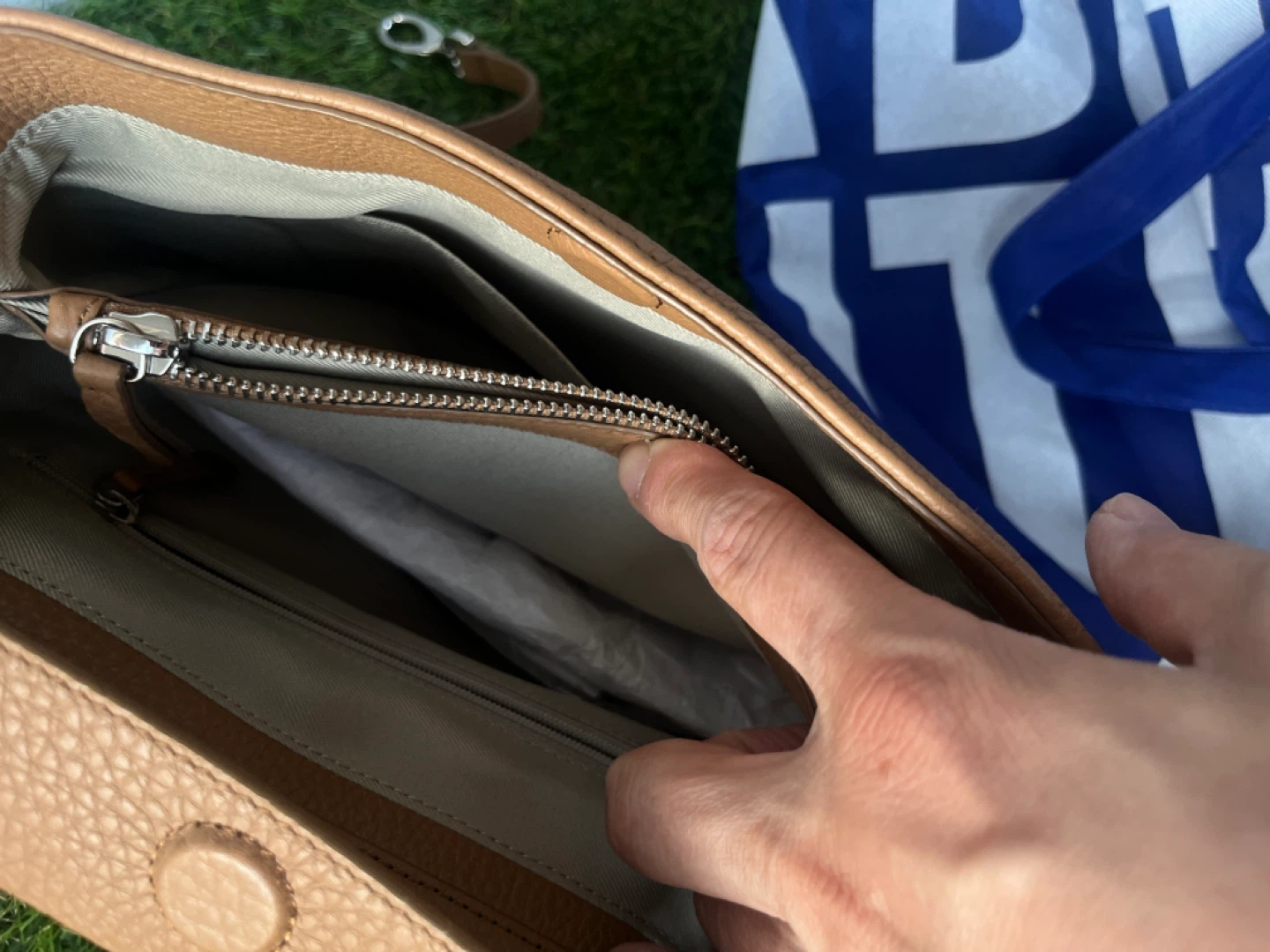 Soprano Leather Handbag - photo 5