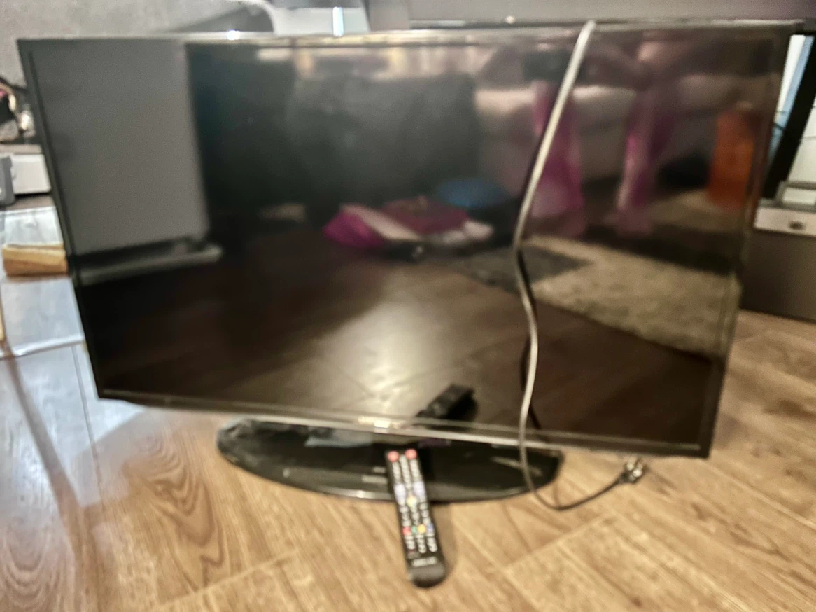 Samsung 32” flatscreen TV