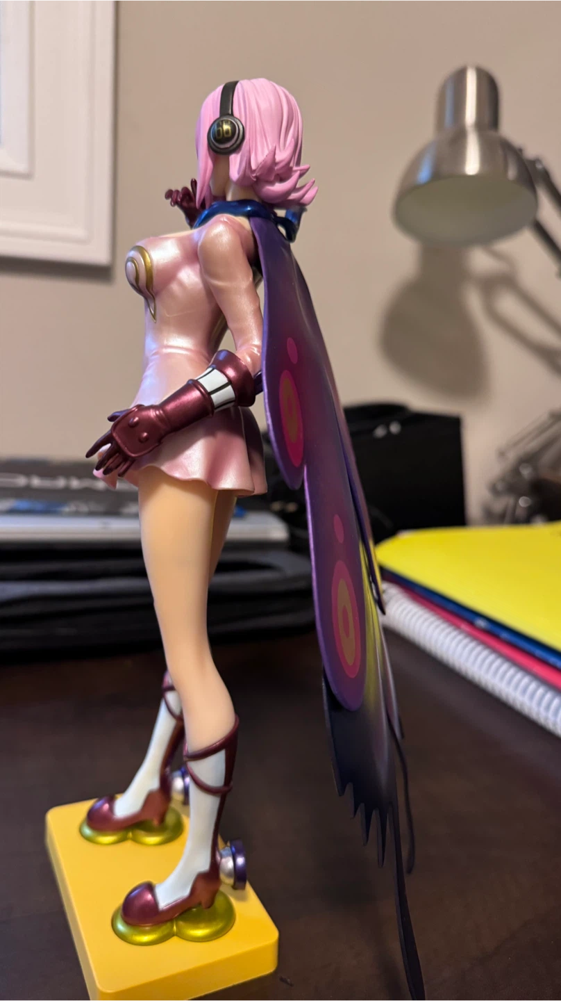One Piece Vinsmoke Reiju Figure - photo 3