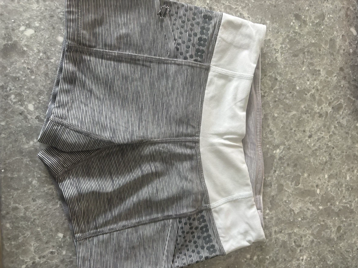 Lululemon Grey Striped Running Shorts Size 4 - photo 2