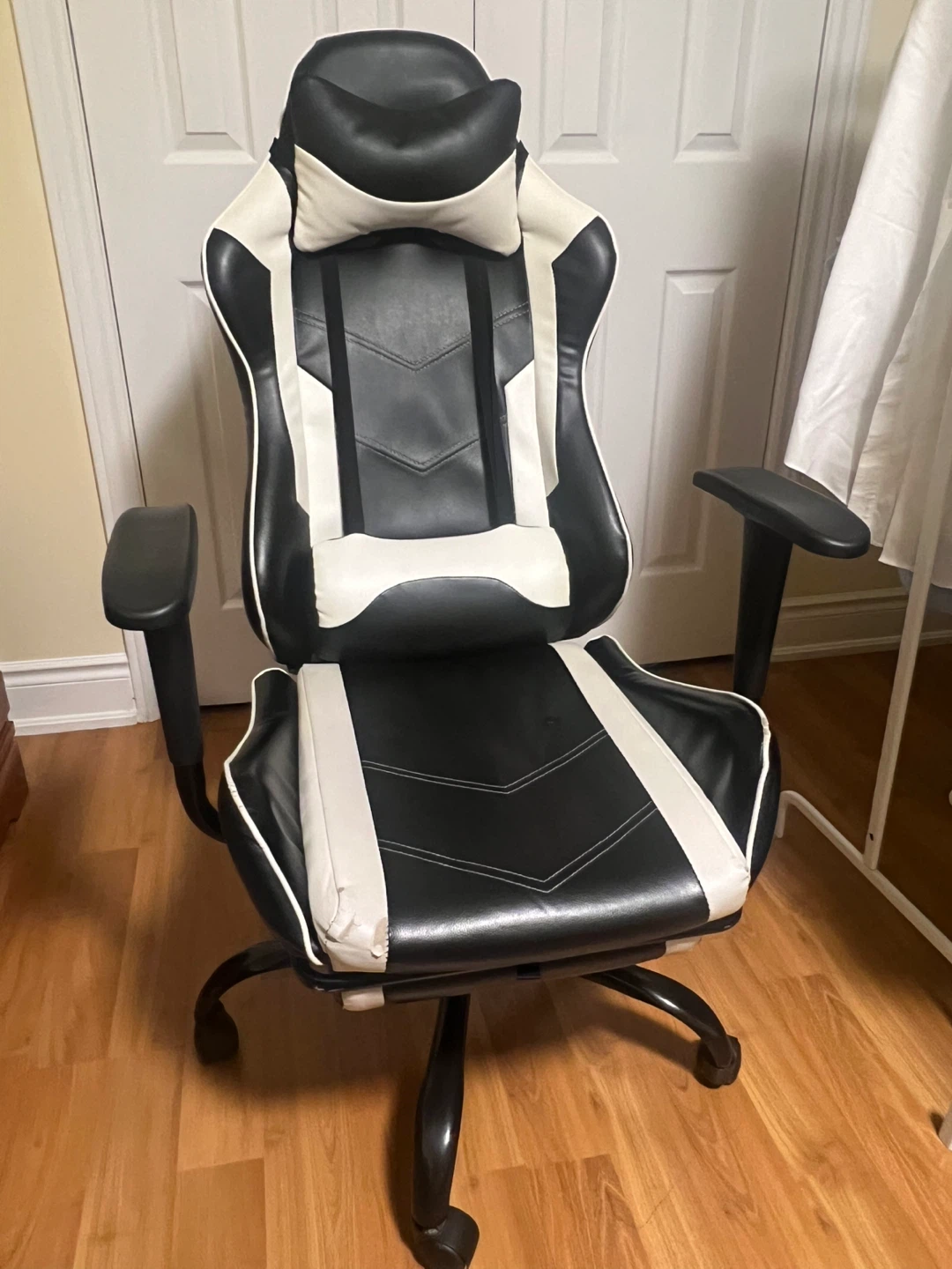 Black and White Gaming Chair with Footrest