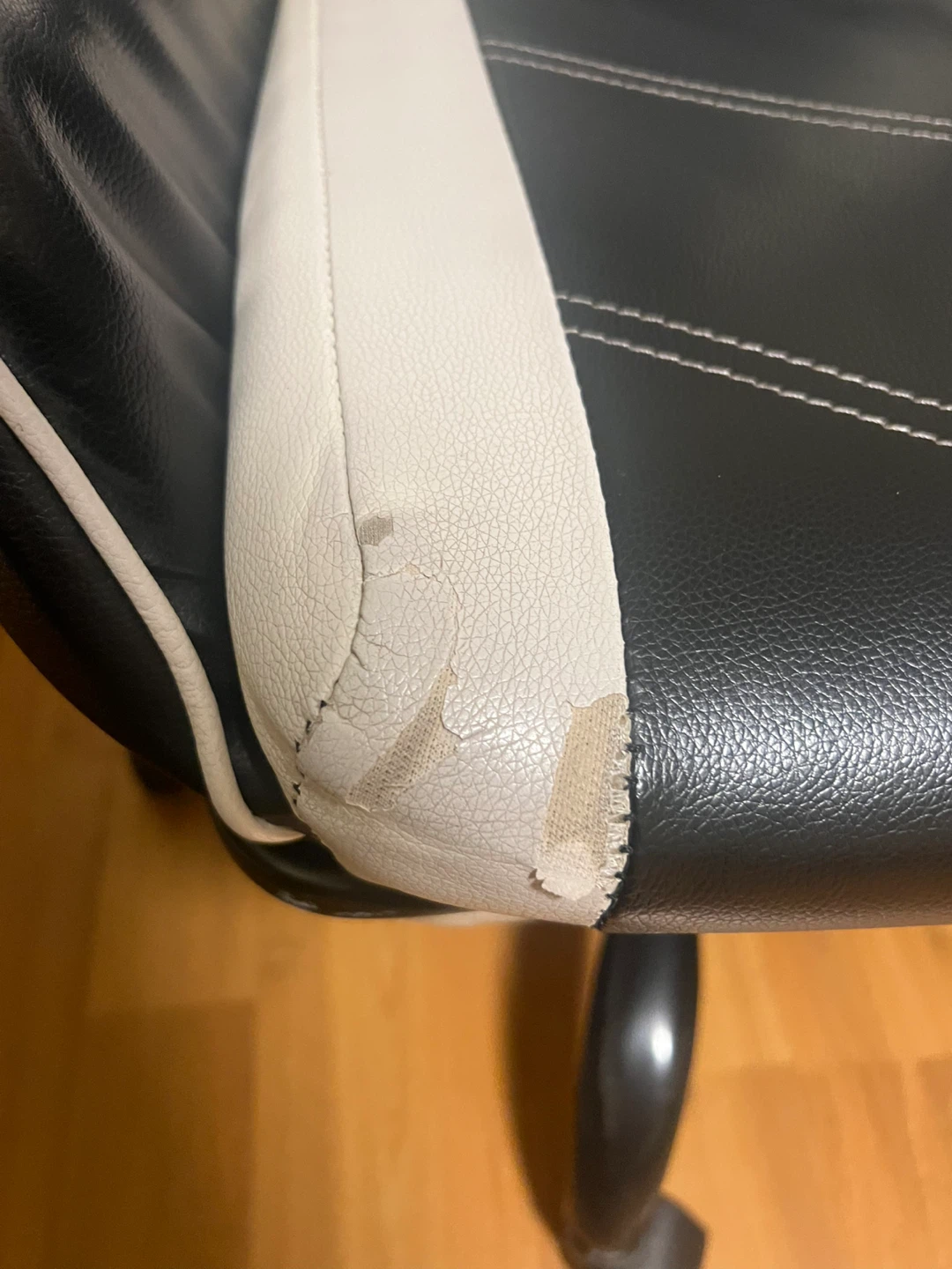 Black and White Gaming Chair with Footrest - photo 4