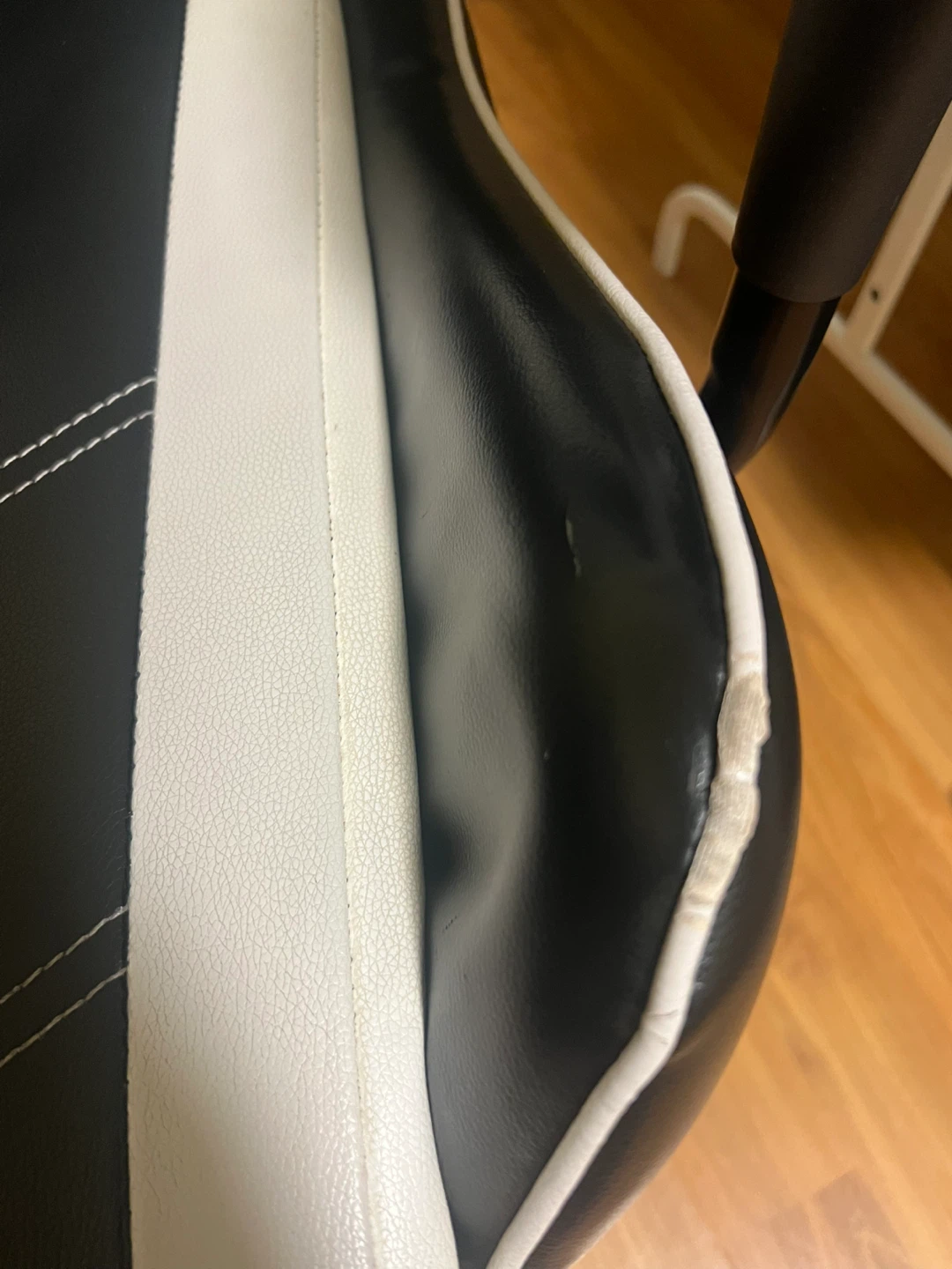 Black and White Gaming Chair with Footrest - photo 5