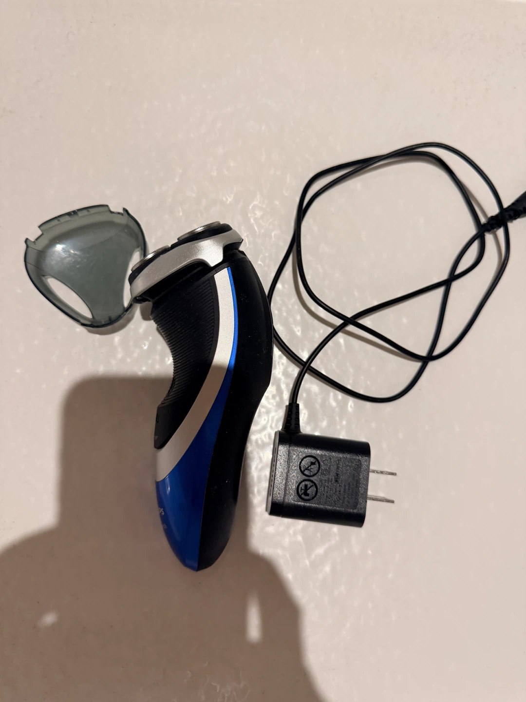 Philips Norelco Shaver with Charger - photo 2
