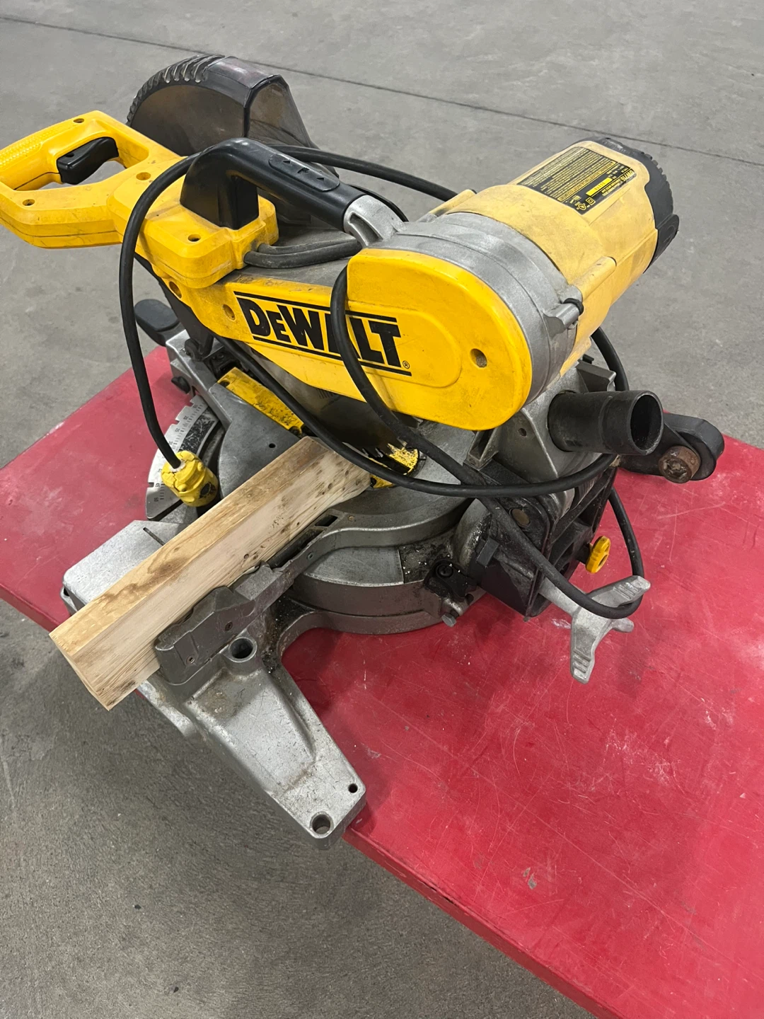 DEWALT DW716 Compound Miter Saw - photo 3