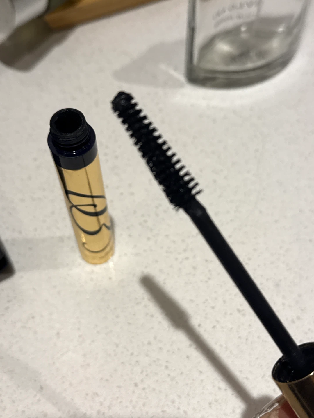 Estée Lauder Sumptuous Extreme Lash Multiplying Volume Mascara - photo 2