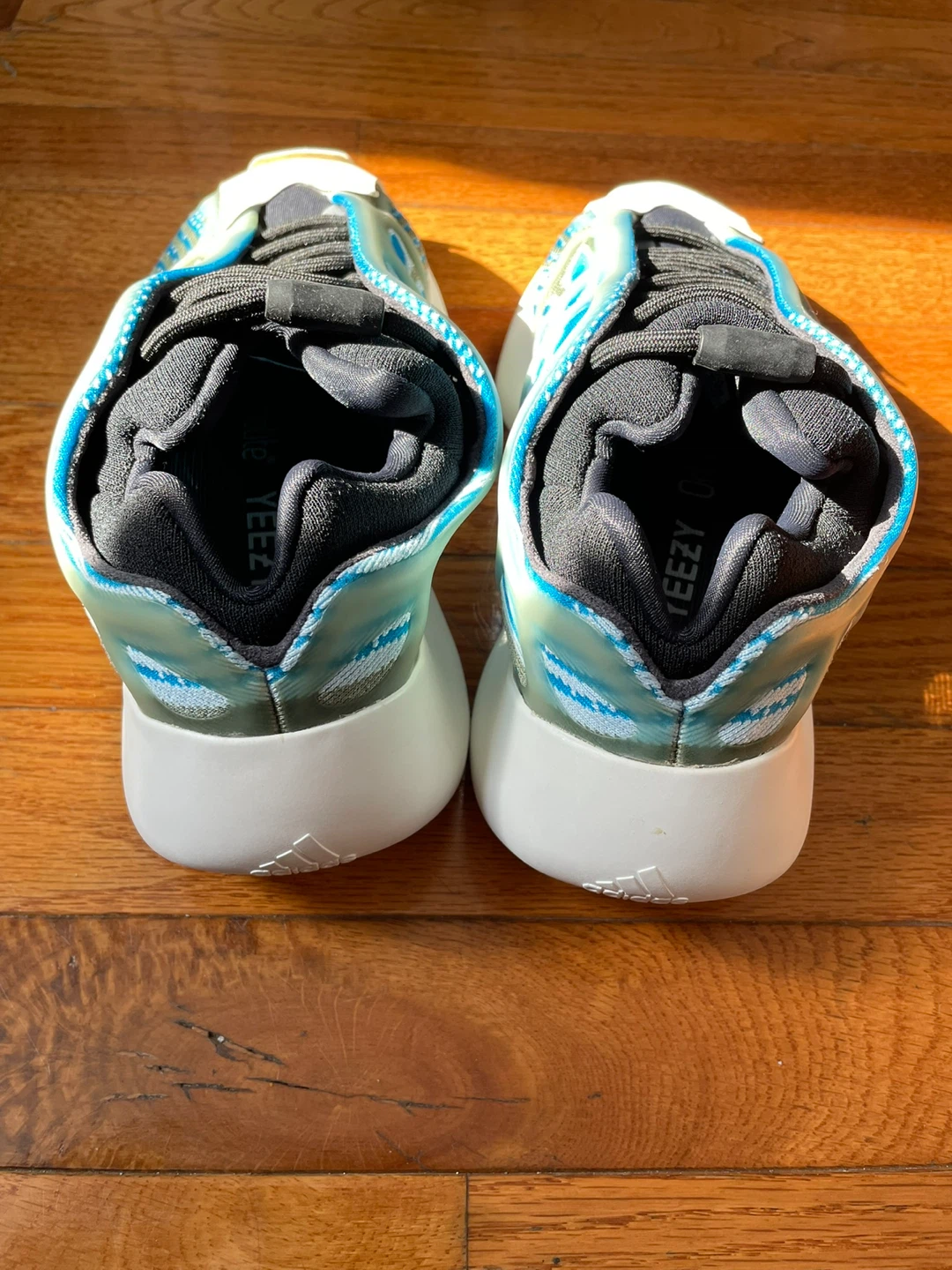 Adidas Yeezy Boost 700 MNVN - photo 4