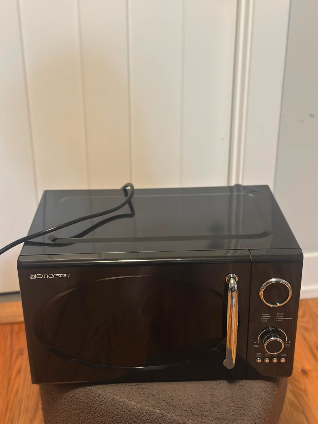 Emerson Black 800 Watt Microwave