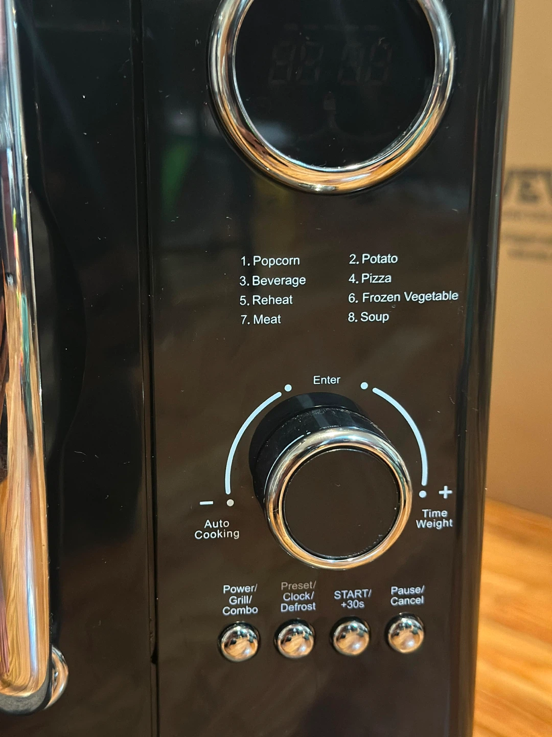 Emerson Black 800 Watt Microwave - photo 2