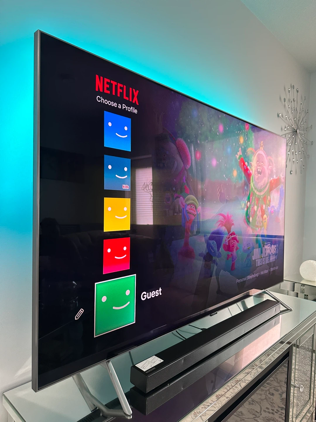 Samsung 65" QLED 4K Smart TV – Great Condition - photo 3