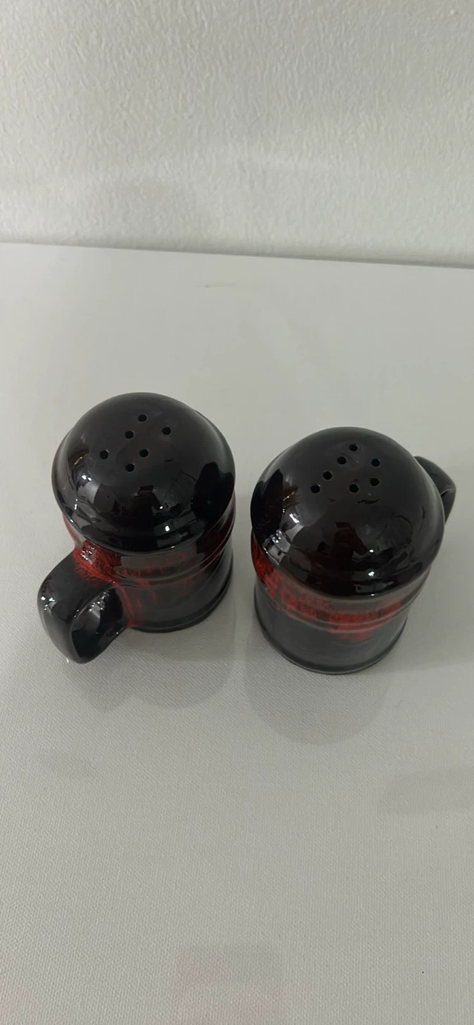 Ceramic Salt and Pepper Shakers - photo 3