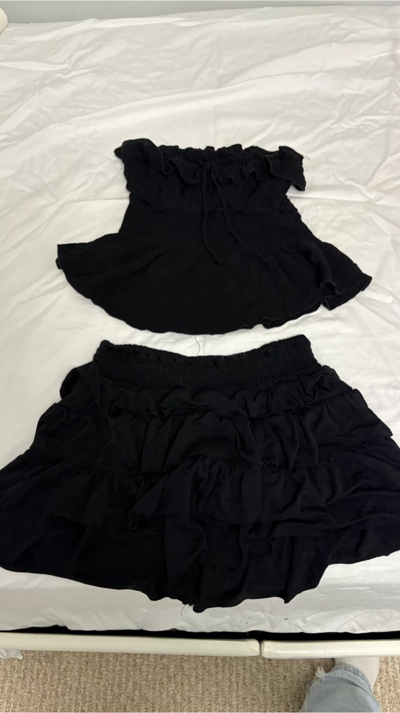 Black OFF-SHOULDER RUFFLED TOP & SKIRT SET XS