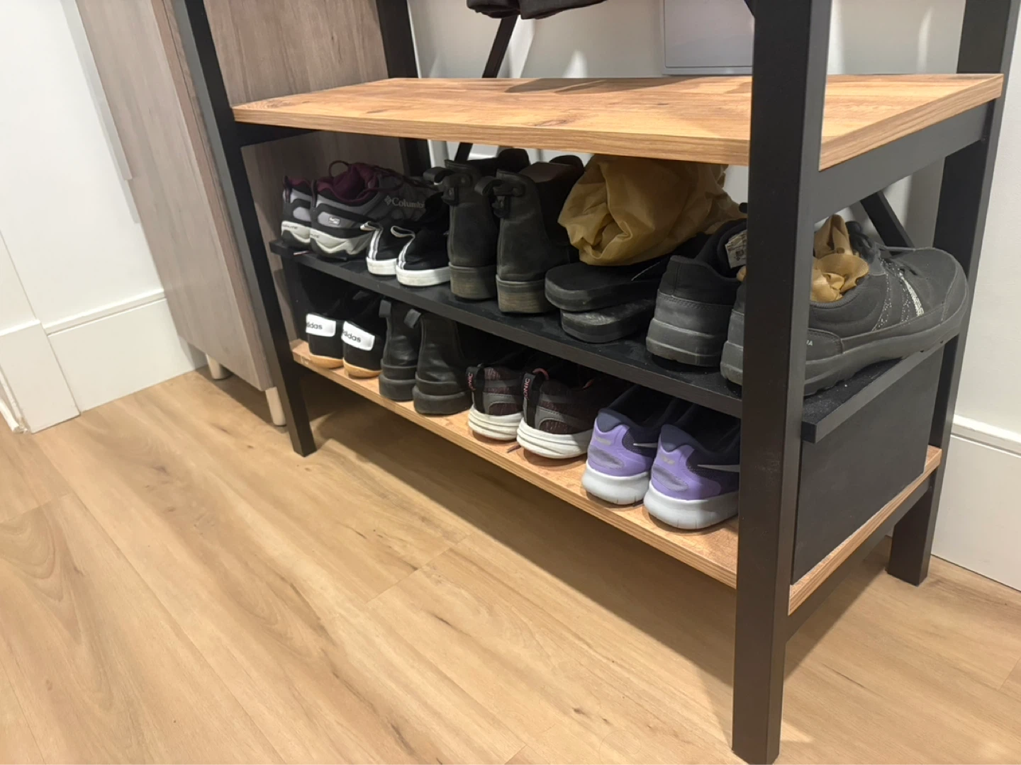 Beautiful coat/shoe rack. - photo 5