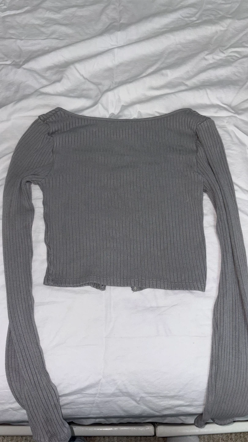 gray long sleeve short top - photo 2