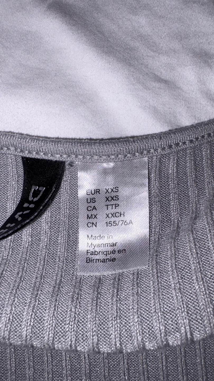gray long sleeve short top - photo 3