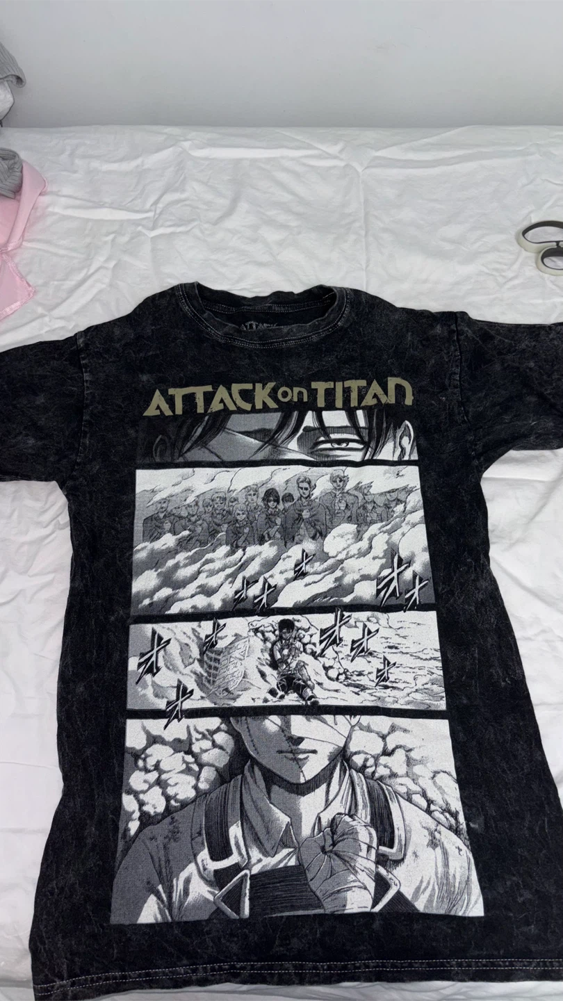 Attack on Titan T-Shirt XS