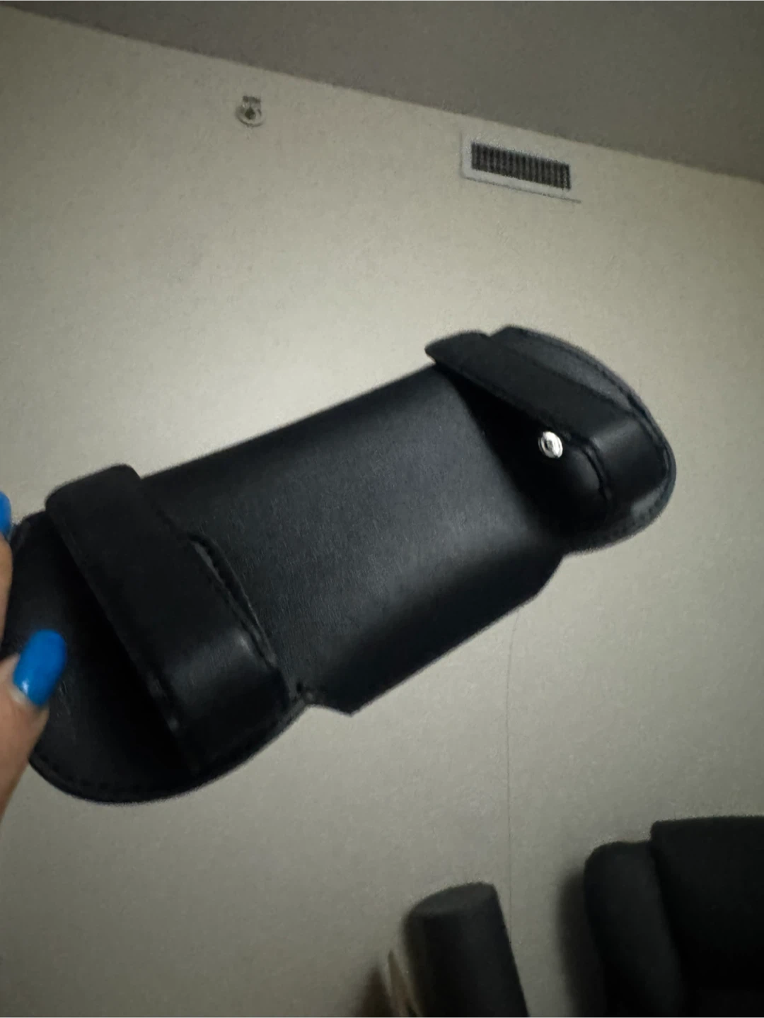 Leather sunglass holder for car - photo 2