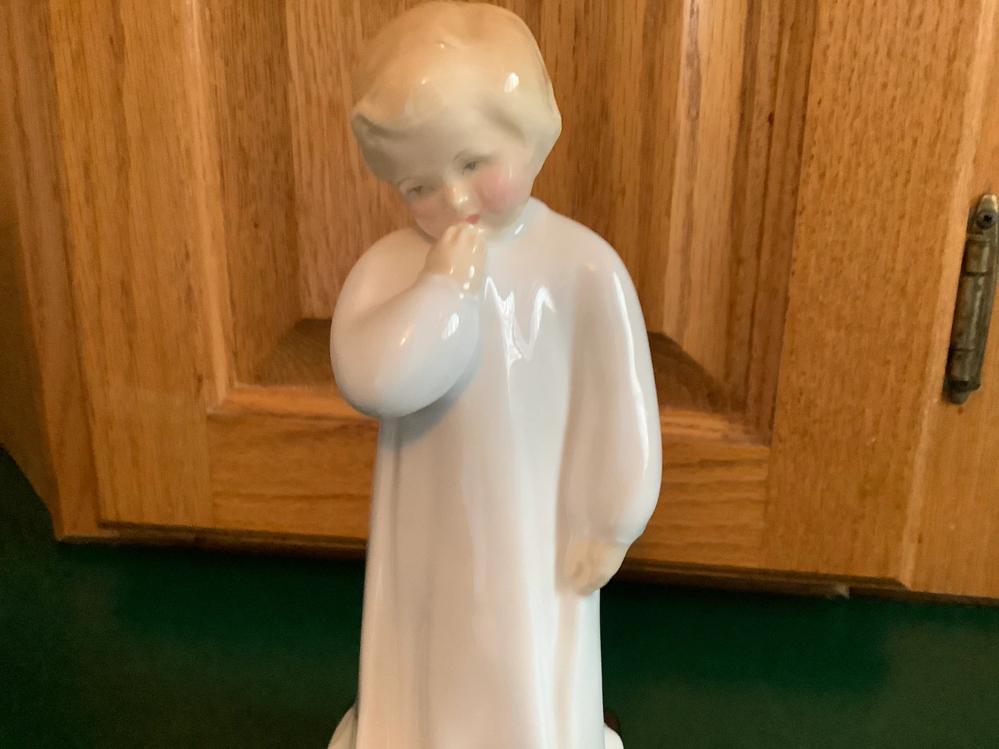 Lg Vtg Retired Royal Doulton’s Figurine “Darling” - photo 2