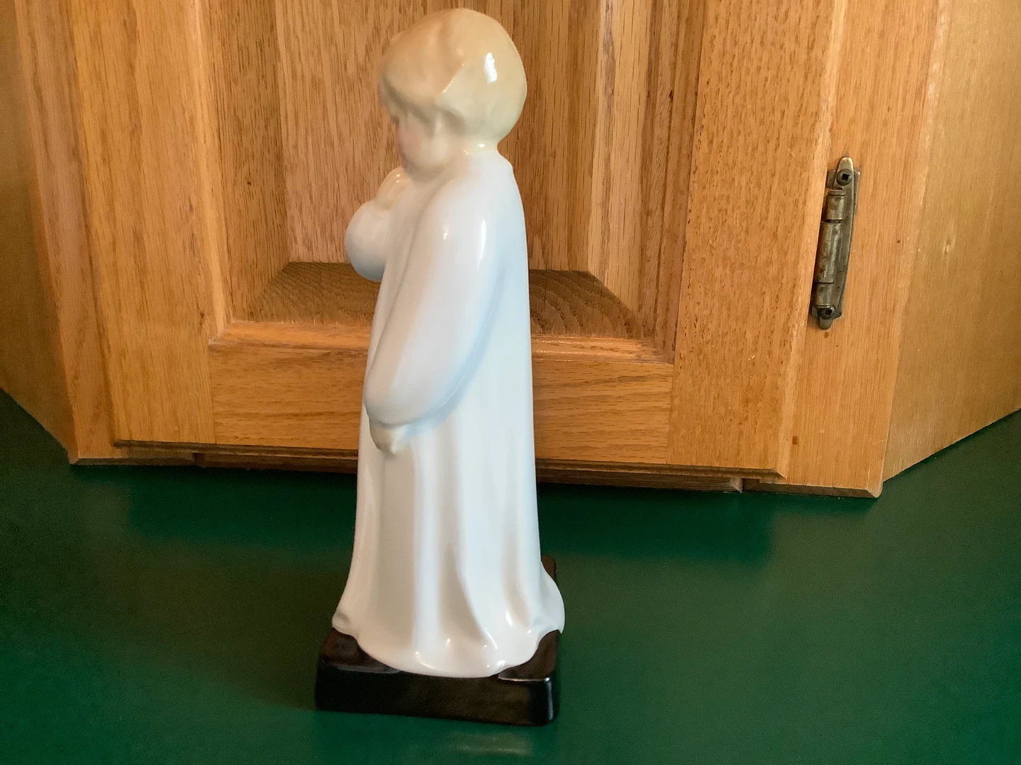 Lg Vtg Retired Royal Doulton’s Figurine “Darling” - photo 3