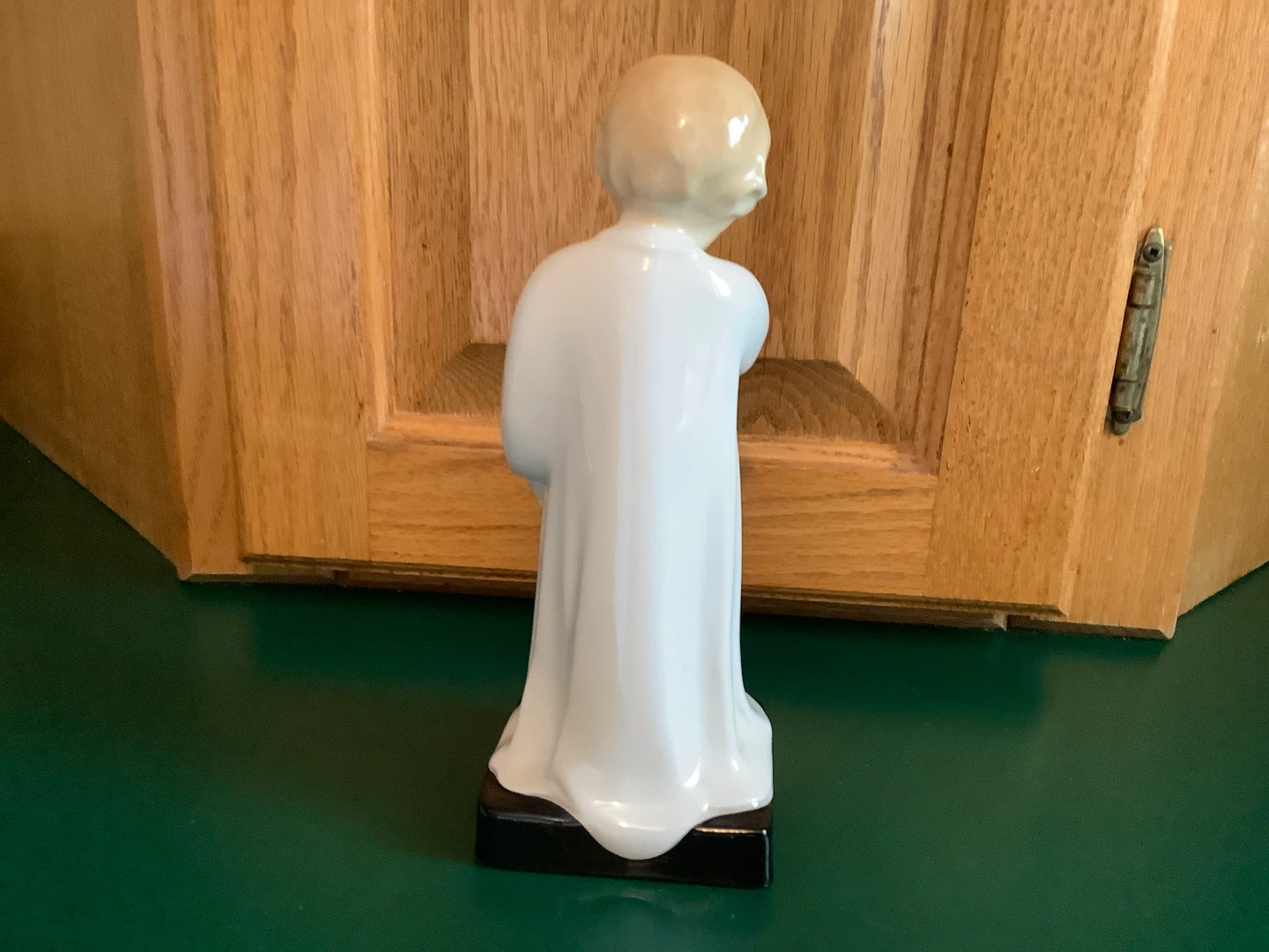 Lg Vtg Retired Royal Doulton’s Figurine “Darling” - photo 4