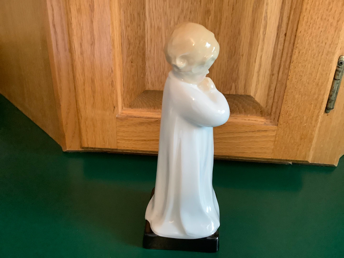 Lg Vtg Retired Royal Doulton’s Figurine “Darling” - photo 5