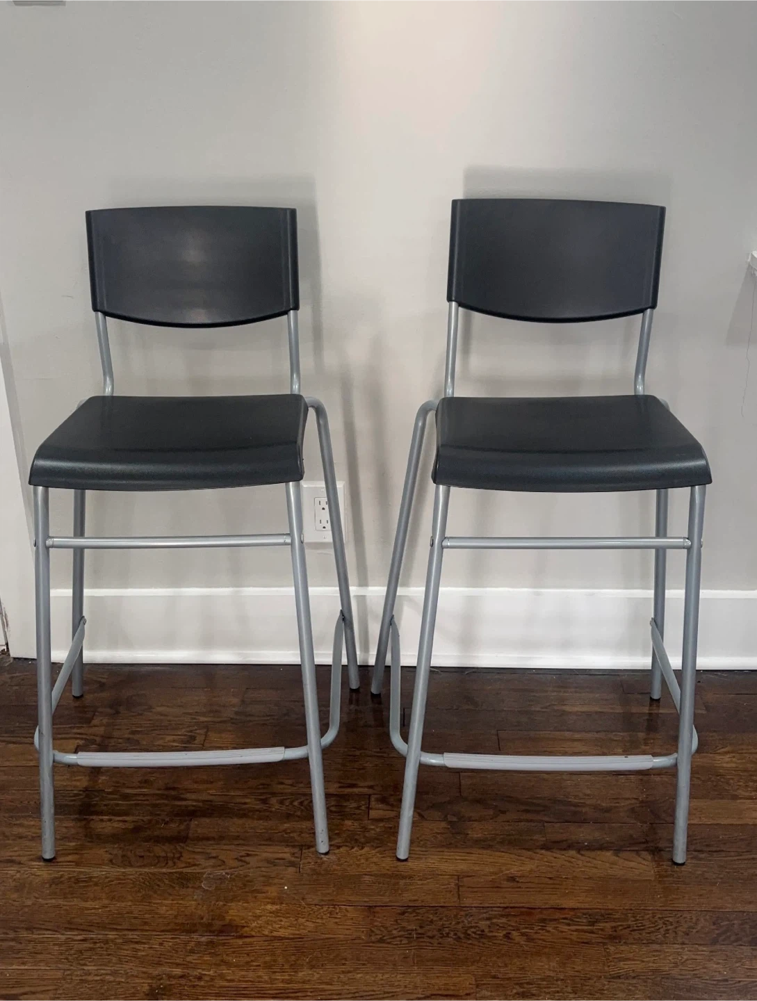 Set of 2 Black Bar Stools with Metal Frame
