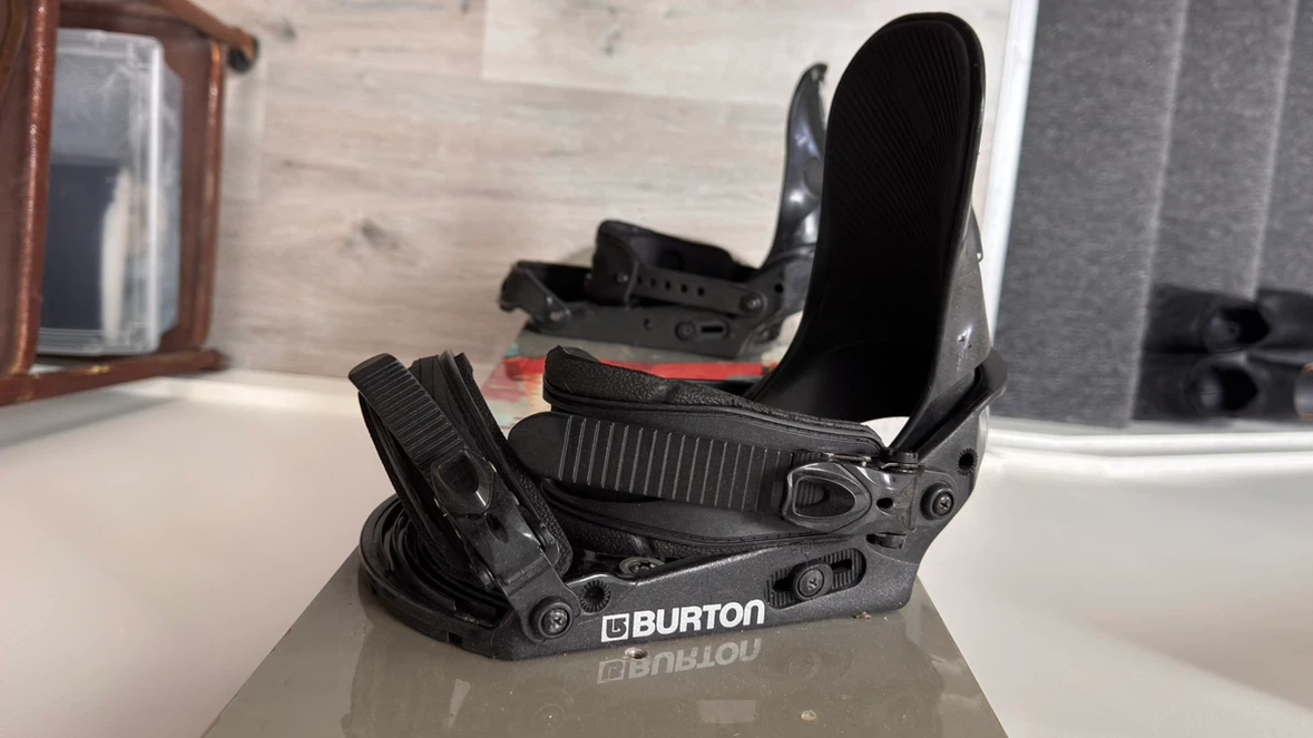 Burton Snowboard and Bindings - 152cm - photo 4
